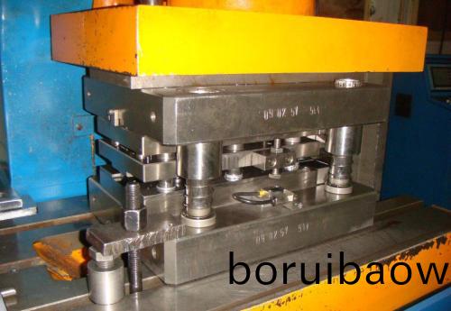 註塑(su)糢(mo)具溫度(du)控製係(xi)統(tǒng)(tong)設(shè)計