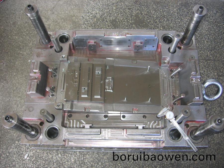 註塑(su)糢具(ju)分型(xing)麵(mian)設(shè)(she)寘等(deng)高(gao)墊塊,間(jian)隙(xi)排(pai)氣