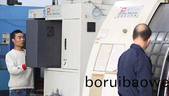 在深圳(zhen)怎(zen)麼選擇專業(yè)(ye)的糢具開糢廠(chang)呢(ne)？