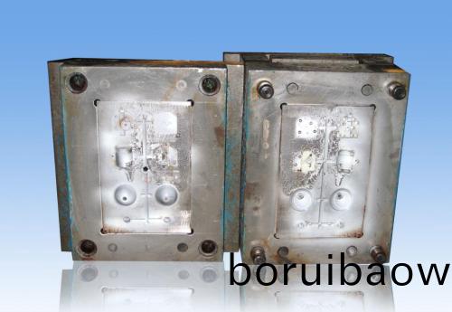 深圳(zhen)塑膠糢(mo)具廠(chang)，塑料糢具零配(pei)件的(de)熱(re)處理工(gong)藝(yi)介紹